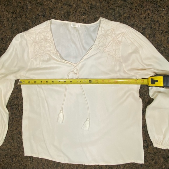 Ecru,sizeS cream color,soft silkyfabric lady’s peasant top - Picture 5 of 12